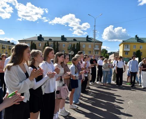 В городе Мценске наградили молодых активистов В городе Мценске наградили молодых активистов