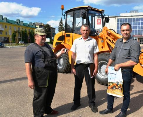 В городе Мценске появились 2 новые единицы коммунальной техники В городе Мценске появились 2 новые единицы коммунальной техники
